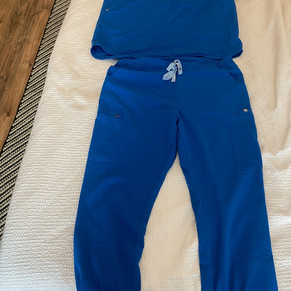 Figs blue scrubs. Large petite yola pants, medium Rafaela top
